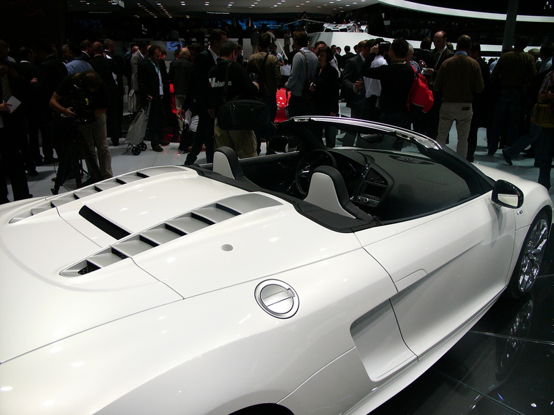 Illustration for article titled Audi R8 5.2 FSI Spyder: Live Photos